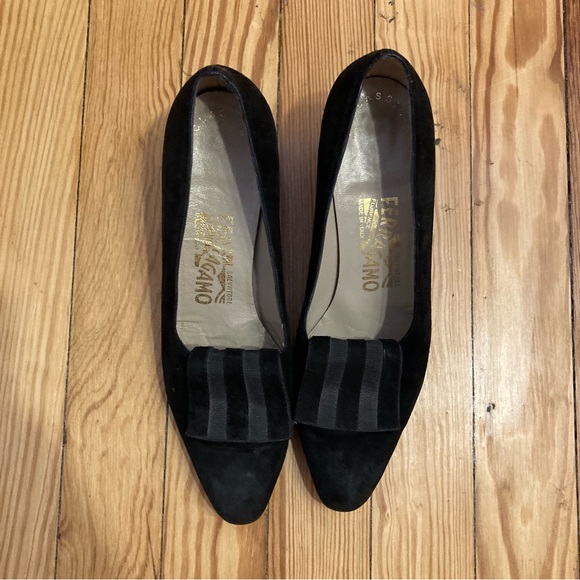 Vintage Ferragamo Black Suede and Grosgrain Pumps Dark Academia Perfection 8 AA - Picture 4 of 9